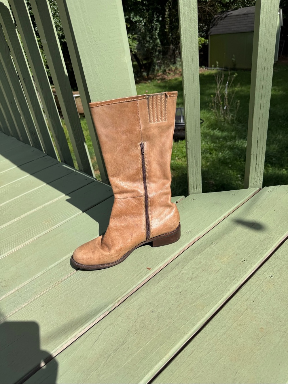 Frye-vibe brown leather mid-calf boots